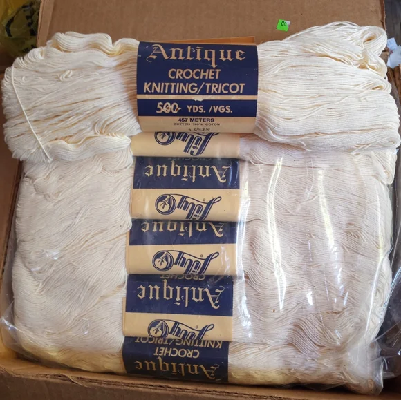 20 Antique Lily Crochet Yarn in Cream - Picture 4 of 6